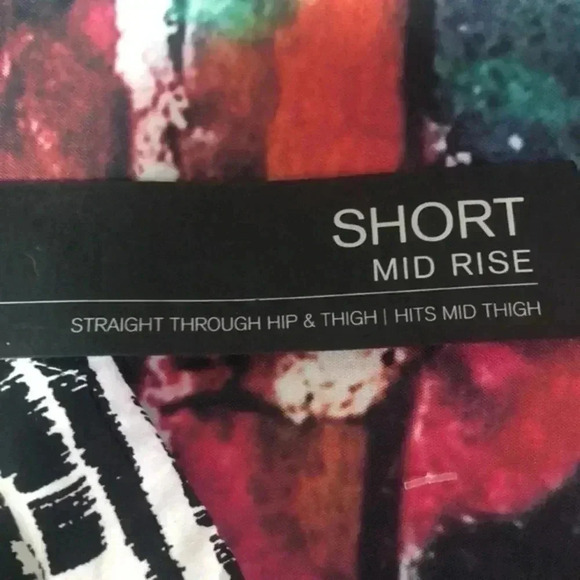 Apt 9 short‎ plus size 14 mid rise black/white - Picture 3 of 10